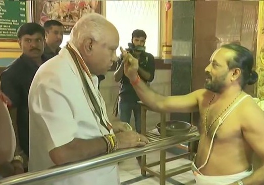 BS Yediyurappa offers prayers at Bengaluru's Sri Bala Vera Anjaneya temple