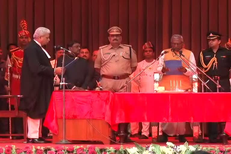phagu chauhan taking oath in governor house