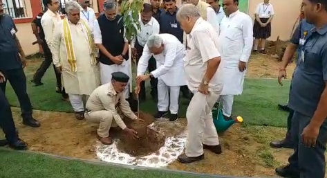 cm nitish kumar on plantation time