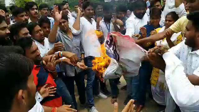 nsui protest for unnao accused suspension from up assembly