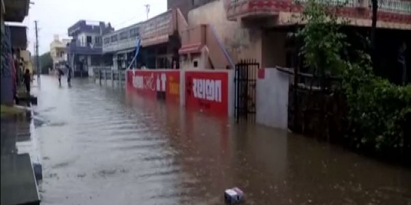 Heavy Downpour Leads to Massive Water Logging in Anand District