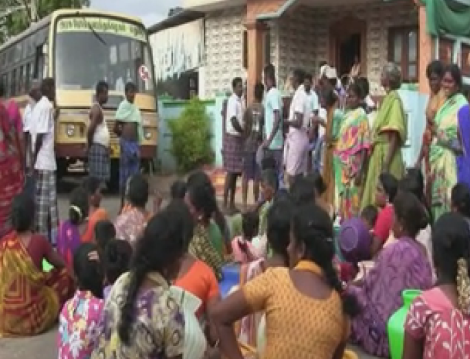 WATER ISSUE  AANDIPATTI  ROAD STRIKE  சாலை மறியல்