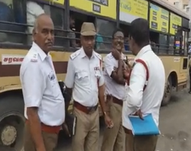 ticket checker behaving badly  try to beat old man  bad words  kovai  பயணசீட்டு பரிசோதகர்  கோவை