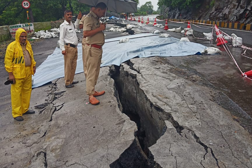 National highway between Pune-Bengaluru damaged