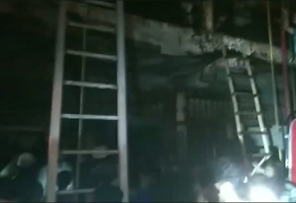 fire at multi-storey building , delhi