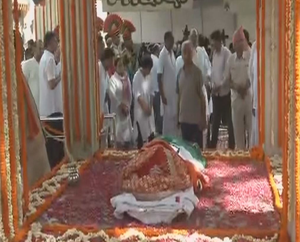 Former foreign minister and bjp leader sushma swraj death news last rites today in delhi live news