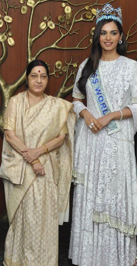 sushma swaraj,  sari and jacket of sushma swaraj,  working woman's smart attire, ସୁଷମା ସ୍ବରାଜ, ଶାଢ଼ୀ, ସୁଷମା ସ୍ବରାଜଙ୍କ ଜ୍ୟାକେଟ, ଭାରତୀୟ ପରମ୍ପରା