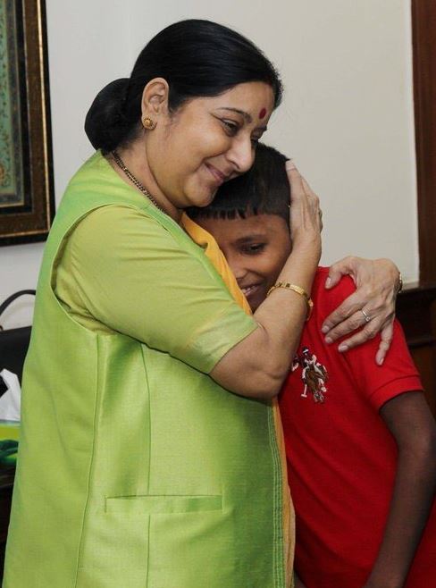 sushma swaraj,  sari and jacket of sushma swaraj,  working woman's smart attire, ସୁଷମା ସ୍ବରାଜ, ଶାଢ଼ୀ, ସୁଷମା ସ୍ବରାଜଙ୍କ ଜ୍ୟାକେଟ, ଭାରତୀୟ ପରମ୍ପରା