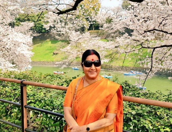 sushma swaraj,  sari and jacket of sushma swaraj,  working woman's smart attire, ସୁଷମା ସ୍ବରାଜ, ଶାଢ଼ୀ, ସୁଷମା ସ୍ବରାଜଙ୍କ ଜ୍ୟାକେଟ, ଭାରତୀୟ ପରମ୍ପରା