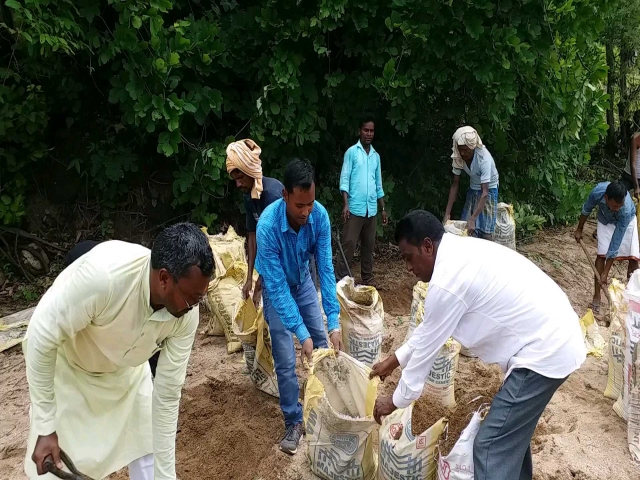 dam is constructing in latehar