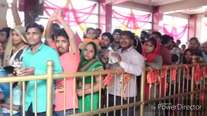 devotees in chintpurni temple