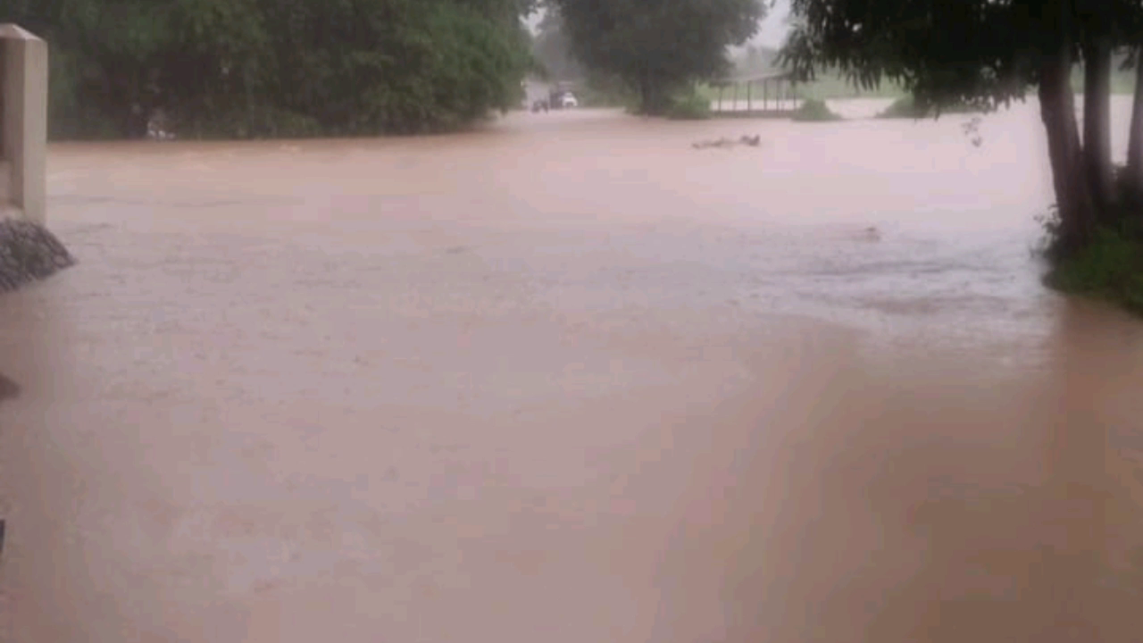 The village was filled with rain ैोूाी