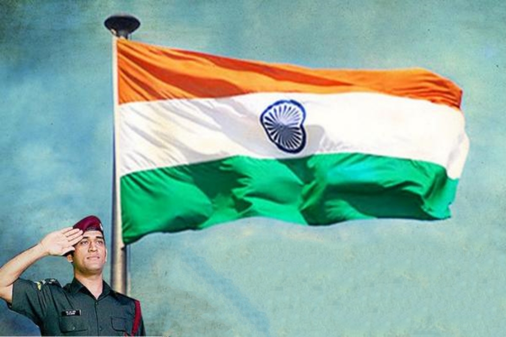 dhoni flag host at ladakh on Independence Day occassion