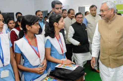 cm nitish in banka smart class