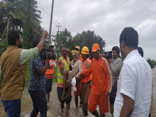 After 3 hours operation, Indian Navy rescues family of Army man