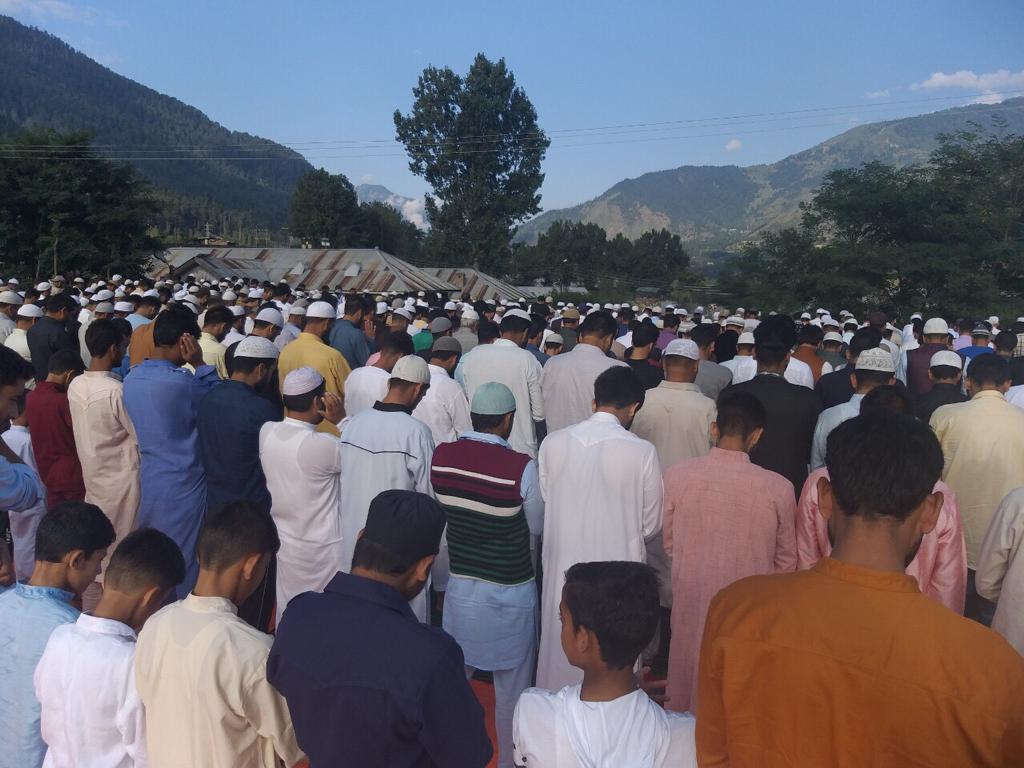 Baramulla offer namaaz on the occasion of Eid-Al-Adha