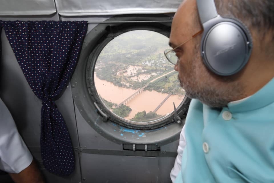 বন্যা পরিস্থিতি খতিয়ে দেখতে গতকালই কর্নাটকে যান কেন্দ্রীয় স্বরাষ্ট্রমন্ত্রী অমিত শাহ