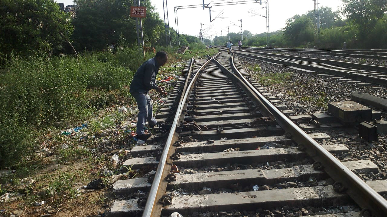 Passenger train stands at Palam station due to technical fault