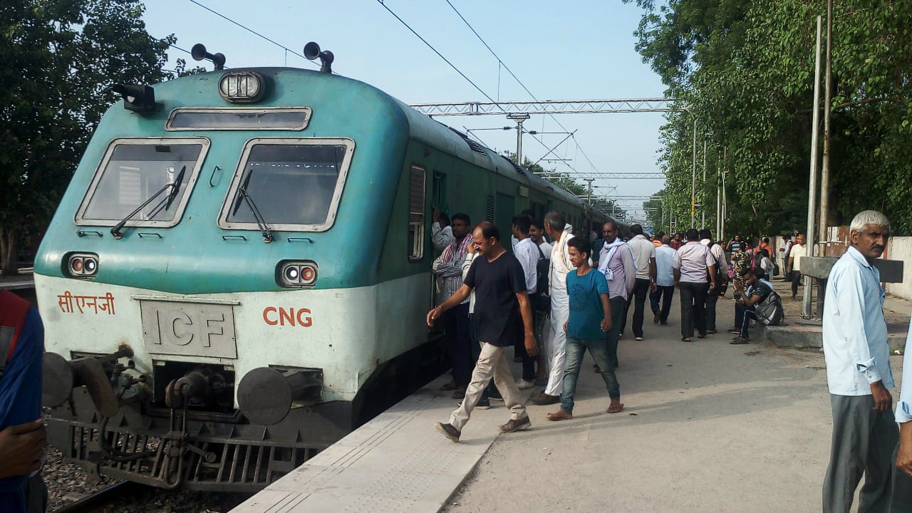 Passenger train stands at Palam station due to technical fault