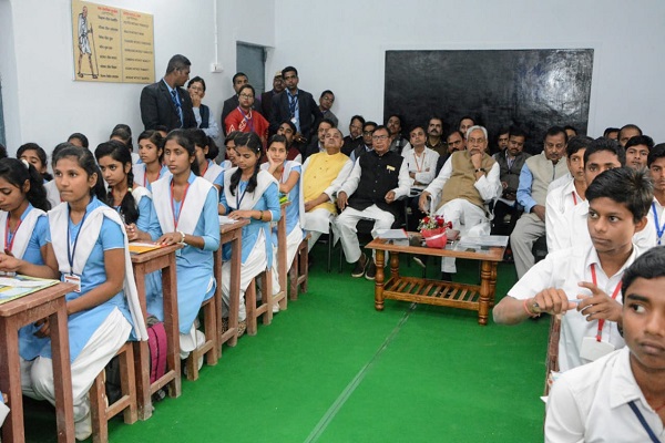 cm nitish in banka smart class