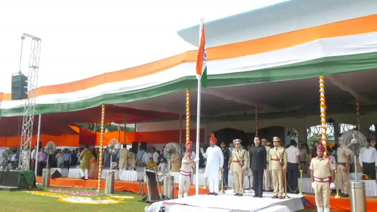 Finance Minister Captain Abhimanyu hoisted the national flag in Gurugram