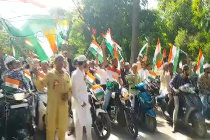 Banaras Muslim youth rally in large numbers on Independence Day