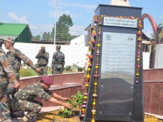 Dhoni army training, धोनी की आर्मी ट्रेनिंग