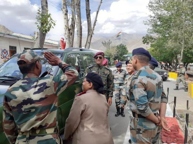 Dhoni army training, धोनी की आर्मी ट्रेनिंग