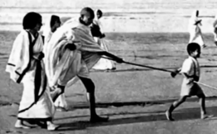 GANDHI'S CONTRIBUTION TO COMMUNAL HARMONY