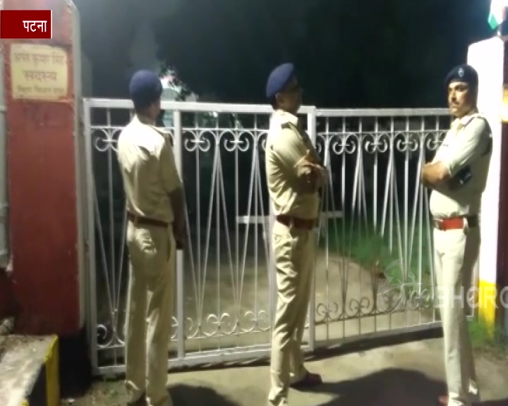 अनंत सिंह के घर पहुंची पुलिस