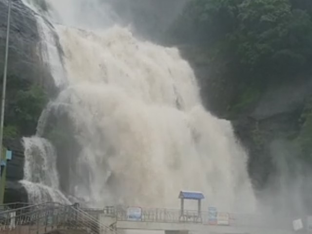 courtallam-falls-flood