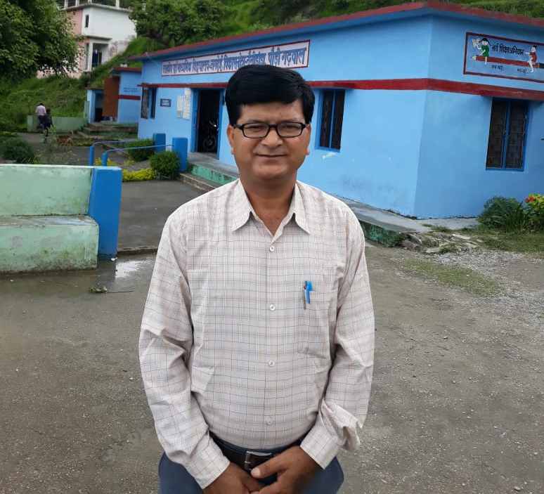 a teacher dharmendra from uttarakhand has been selected for kbc