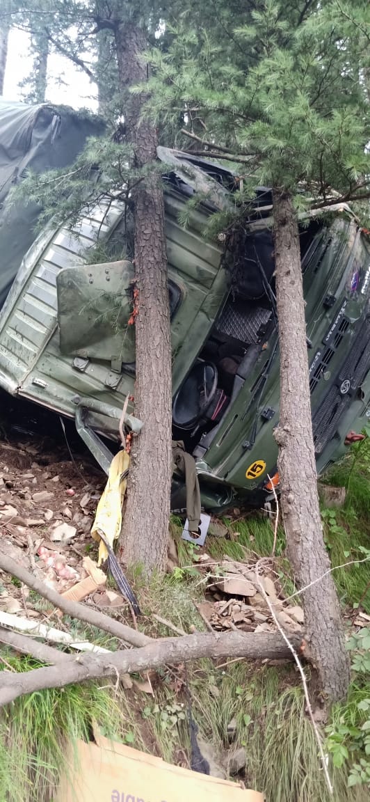 Army truck fell in ditch in kufri