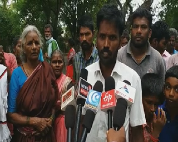 sriperumbudur via road sige by people  for 6 way road plan  protesting against government  thiruvallur  திருவள்ளூர்