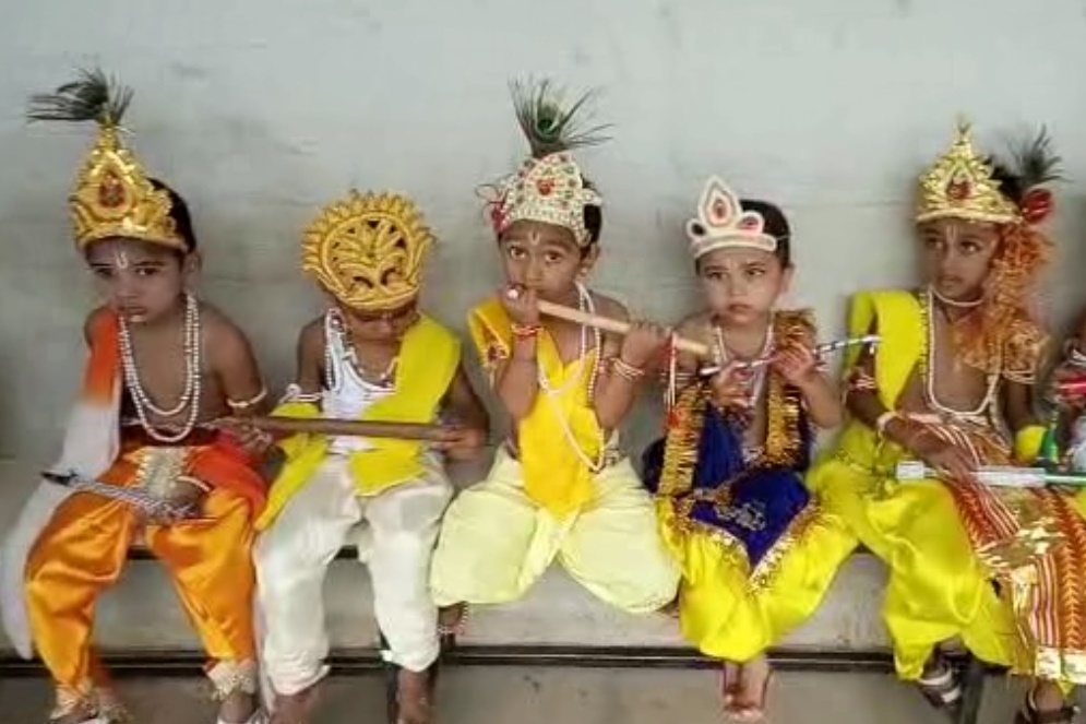 गोविंदा रे गोपाळा