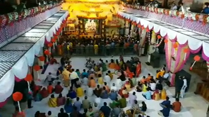 कृष्ण मंदिर में भीड़