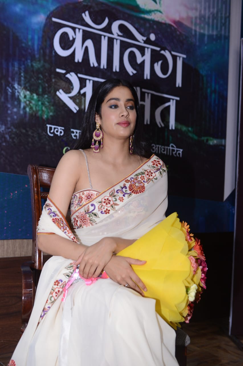 jhanvi kapoor trolled for holding book upside down