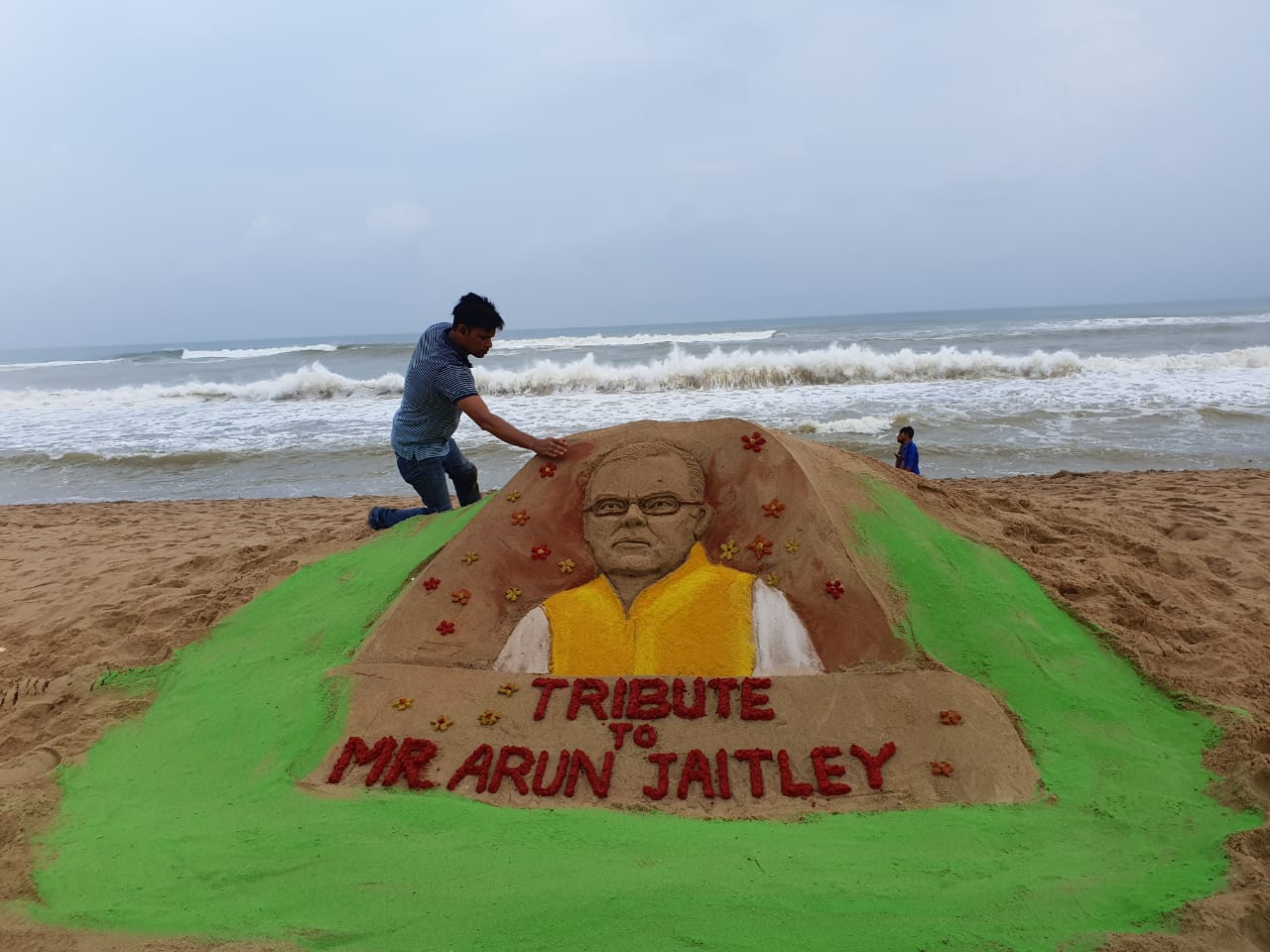 MANAS SAHOO PAYS TRIBUTES ARUN JAITLEY WITH  SAND ART