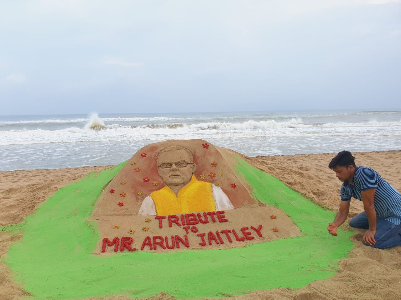 MANAS SAHOO PAYS TRIBUTES ARUN JAITLEY WITH  SAND ART