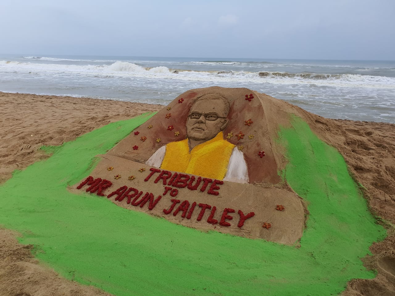 MANAS SAHOO PAYS TRIBUTES ARUN JAITLEY WITH  SAND ART