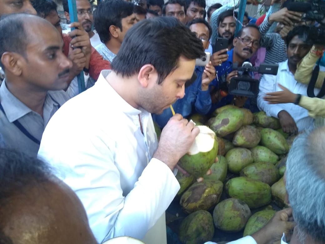 tejashwi-yadav-drank-coconut-water-in-patna