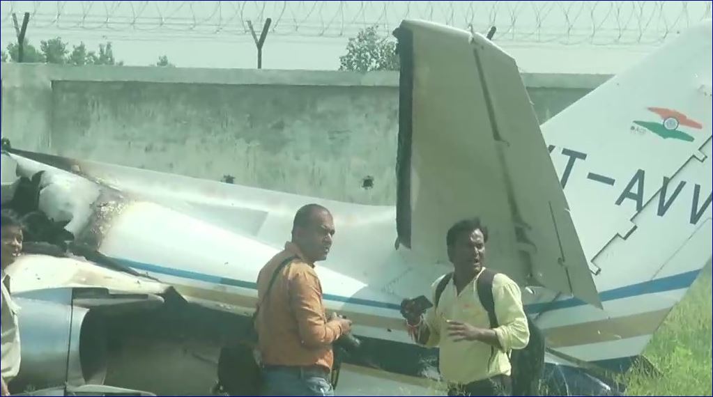 private-plane-crash-in-aligarh-uttar-pradesh-etvbharat