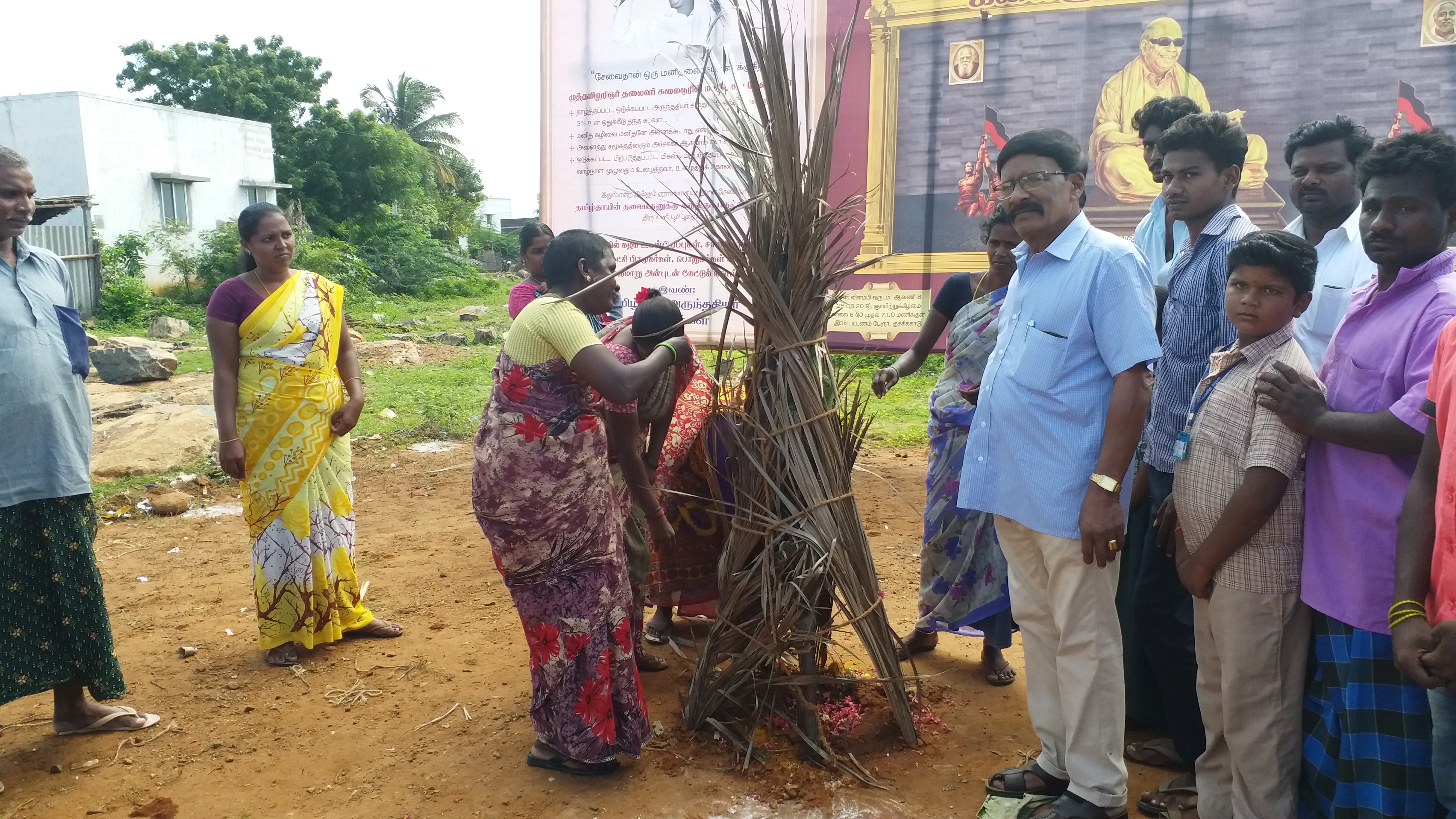 DMK party members building temple for party's supremo and former chief minister Karunanidhi in tamilnadu namkkal