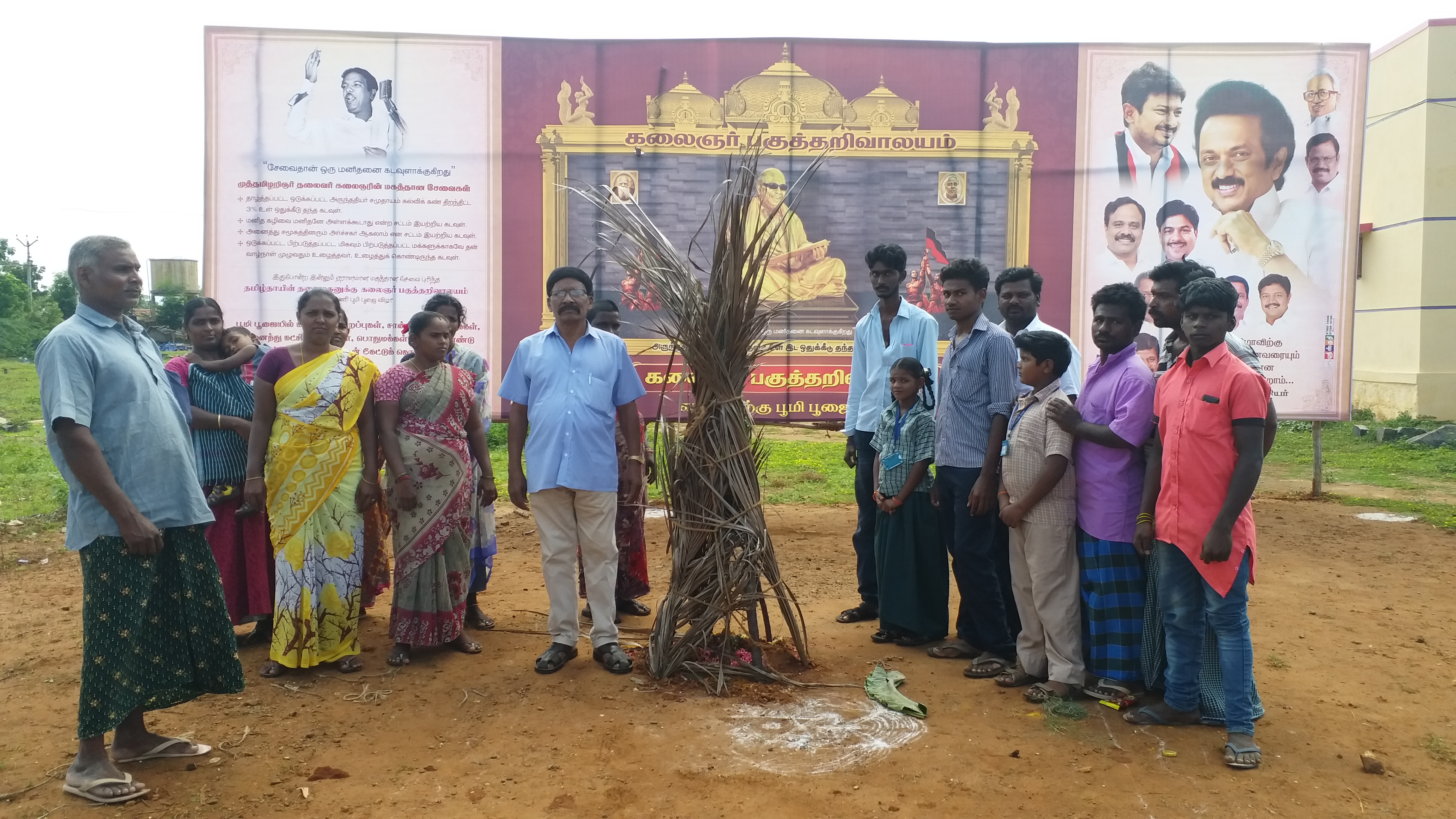 DMK party members building temple for party's supremo and former chief minister Karunanidhi in tamilnadu namkkal