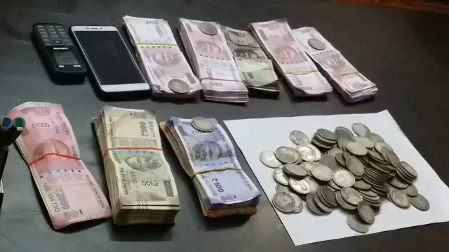 Counterfeit notes of 7 lakh 20 thousand