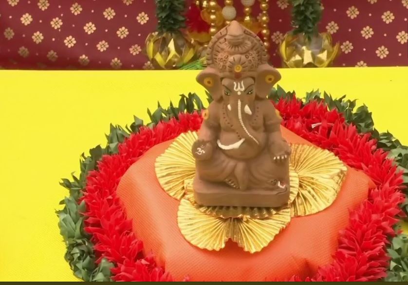 A group of 56 womens are making eco-friendly Ganpati in Tulsi seeds