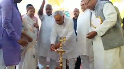 Chief Minister lighting the lamp