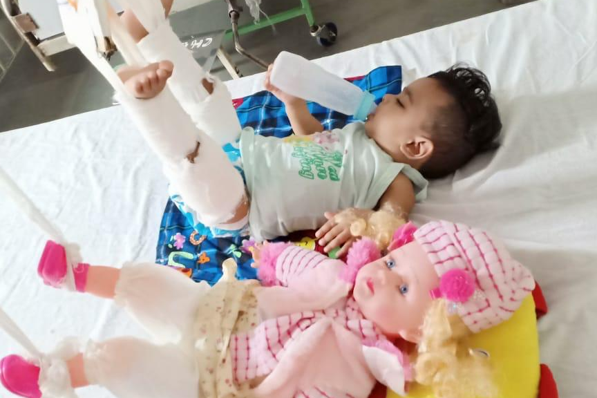 When an 11-month-old baby in Delhi's Lok Nayak Hospital refused to get treated for her fractured legs, her parents had no other option but to bring her doll to the hospital to convince her for treatment.