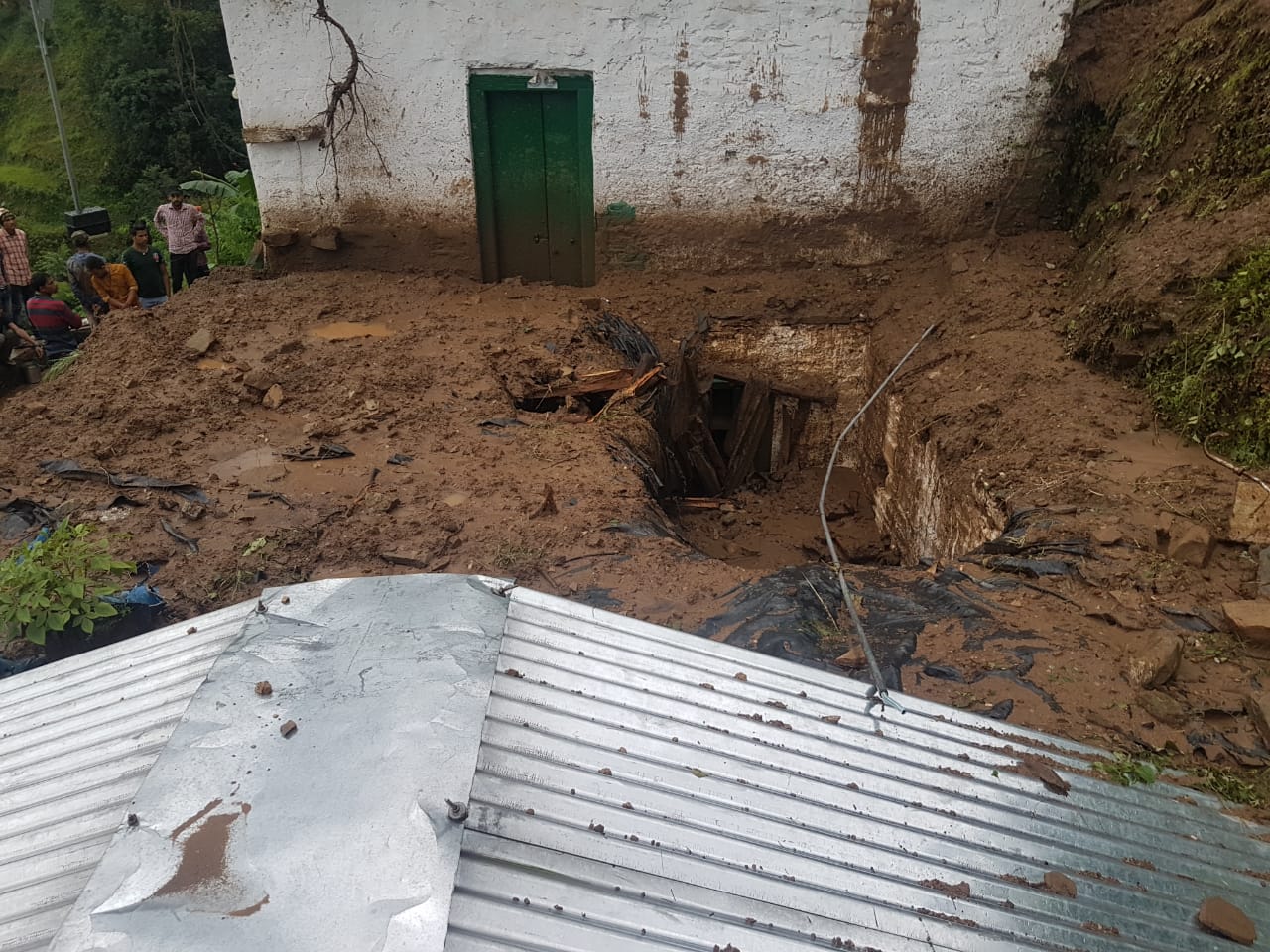 house collapsed in almora due to heavy rain