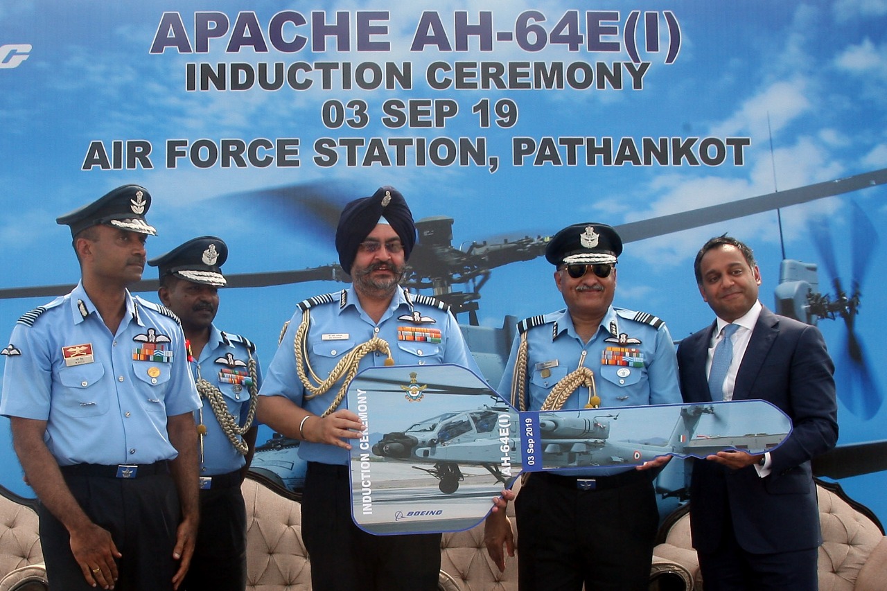 Air Chief Marshal receives the ceremonial key